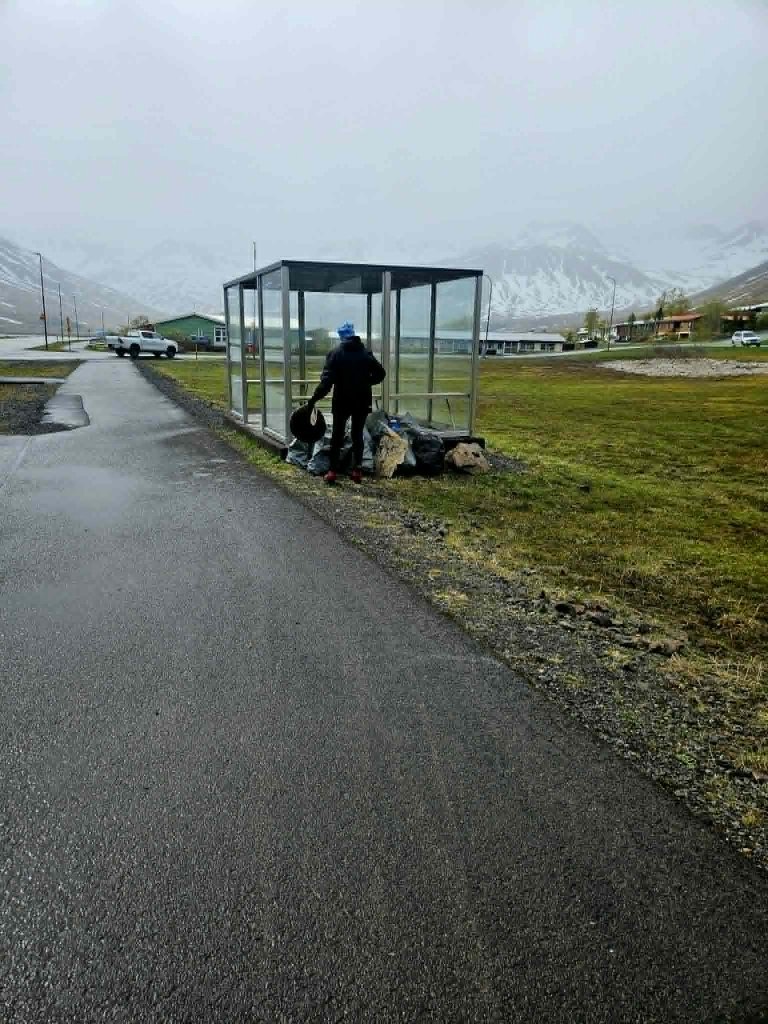Heill hellingur af ruslapokum