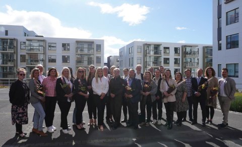 Áslaug Arna Sigurbjörnsdóttir, ráðherra nýsköpunar, ásamt styrkhöfum Fléttunnar árið 2024.